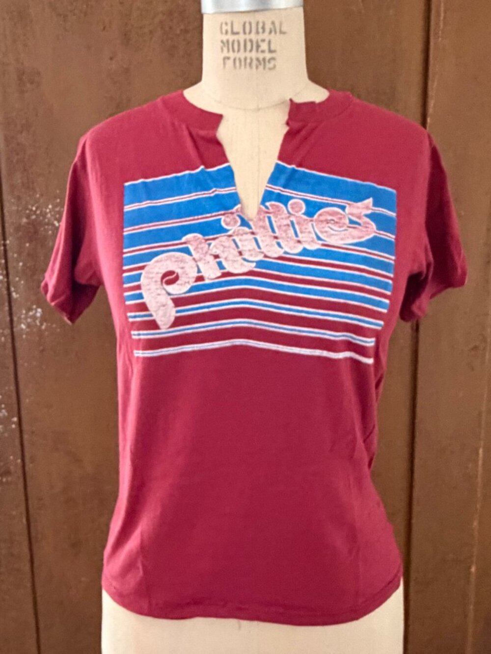 SPECTACULAR VINTAGE PHILLIES TEE 1970's